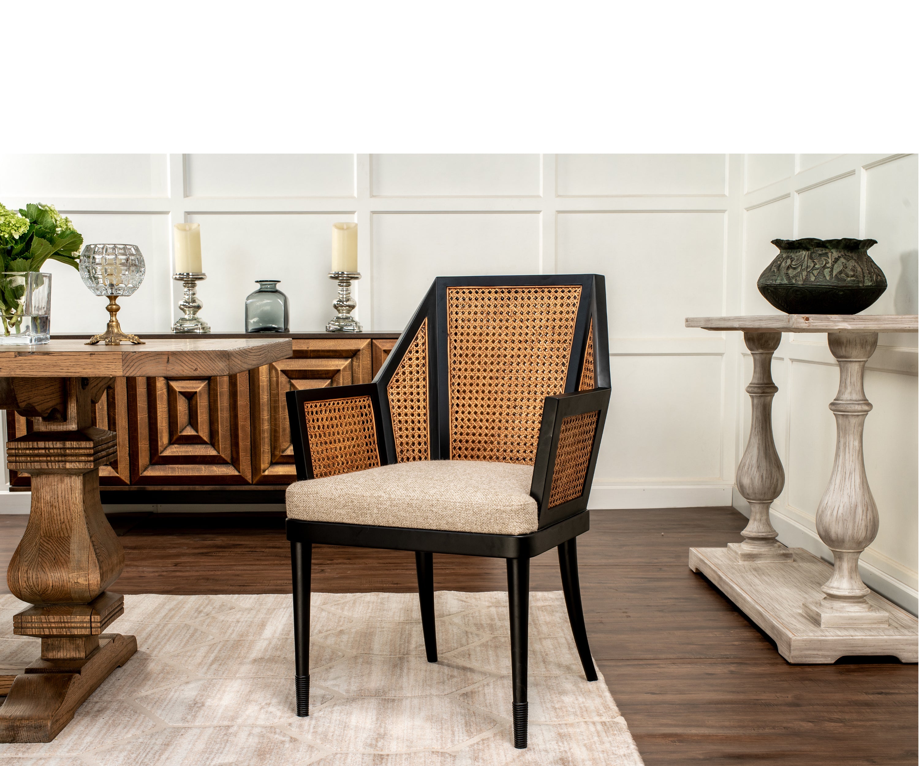 AGATHA ARM CHAIR